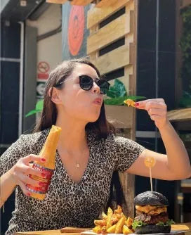 Antoinette pouring Peruana sauce over food